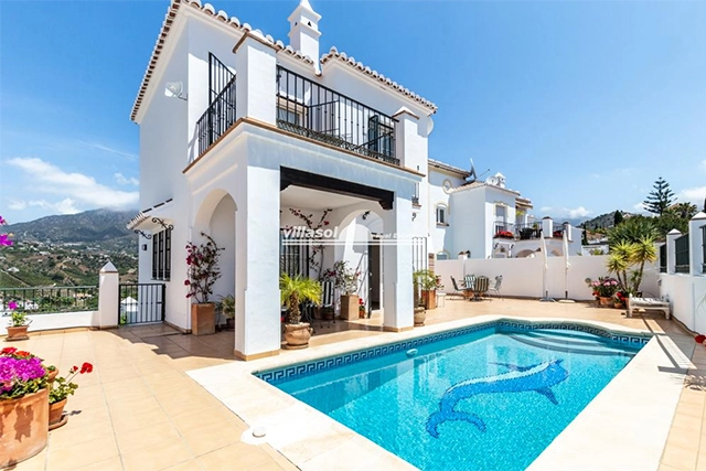 villa for sale in frigiliana